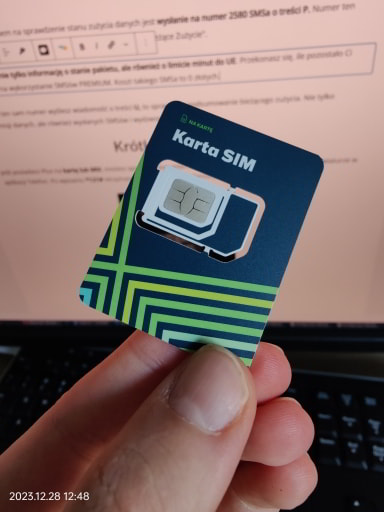 Zdjęcie karty SIM w ofercie na kartę w sieci Plus